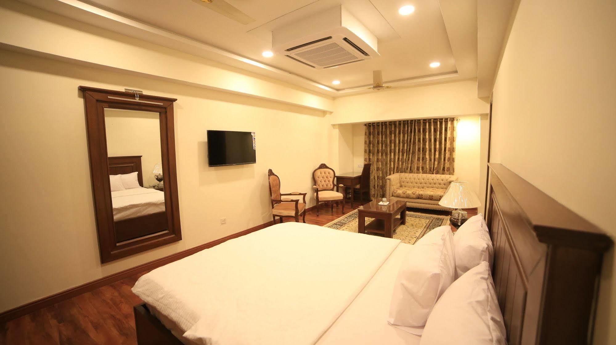 Hotel Diplomat Islamabad Luaran gambar