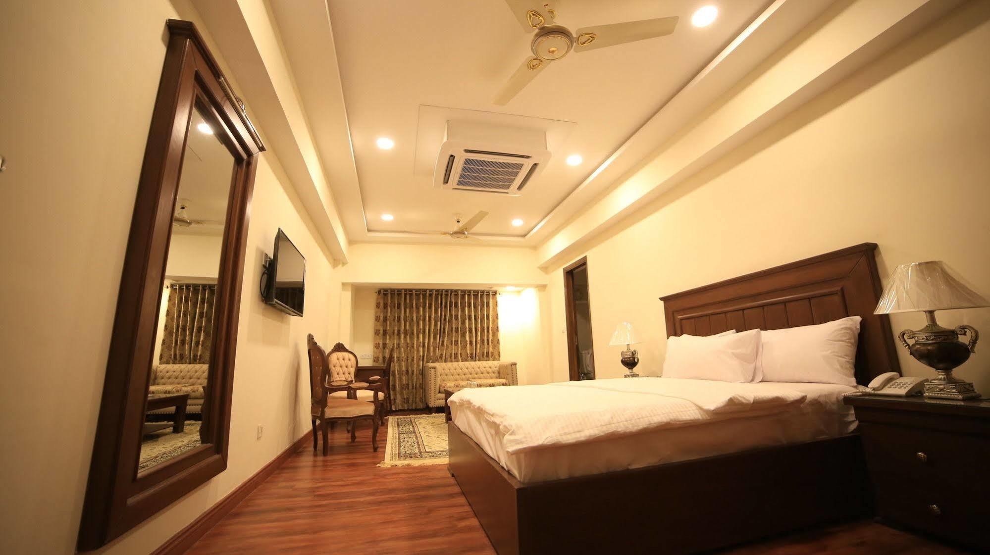 Hotel Diplomat Islamabad Luaran gambar